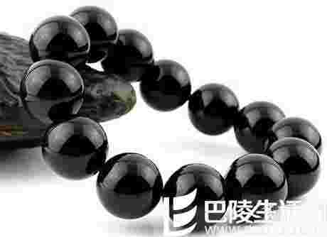 黑玛瑙的功效与作用的介绍  浅析黑玛瑙戴哪只手?