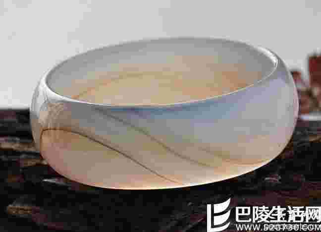 冰种玉髓手镯图片鉴赏   如何辨别冰彩玉髓的真假?