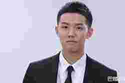 周峻纬家世背景富二代吗？早早成婚老婆