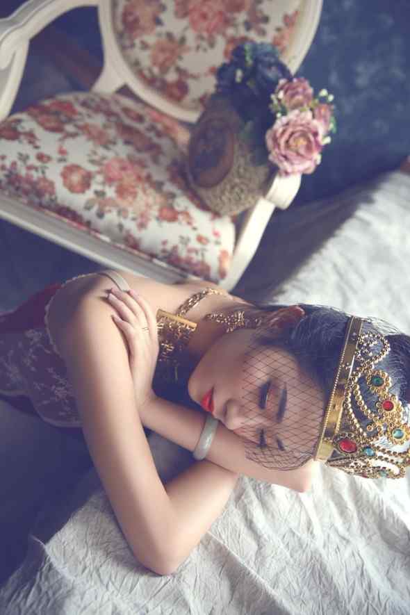 美女孙远低胸装大胆 写真图片