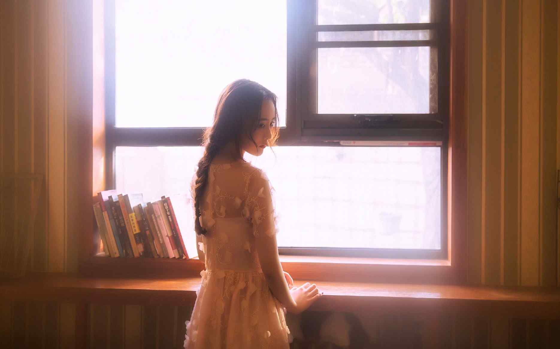 高冷文艺的美女治愈系组图